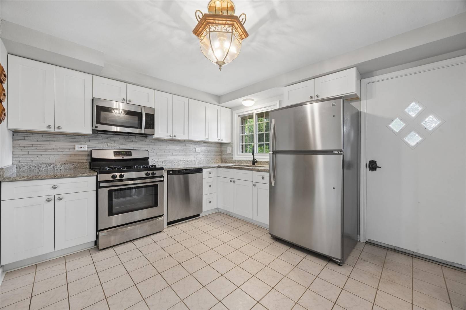606 Bahama CT, Schaumburg, IL 60193