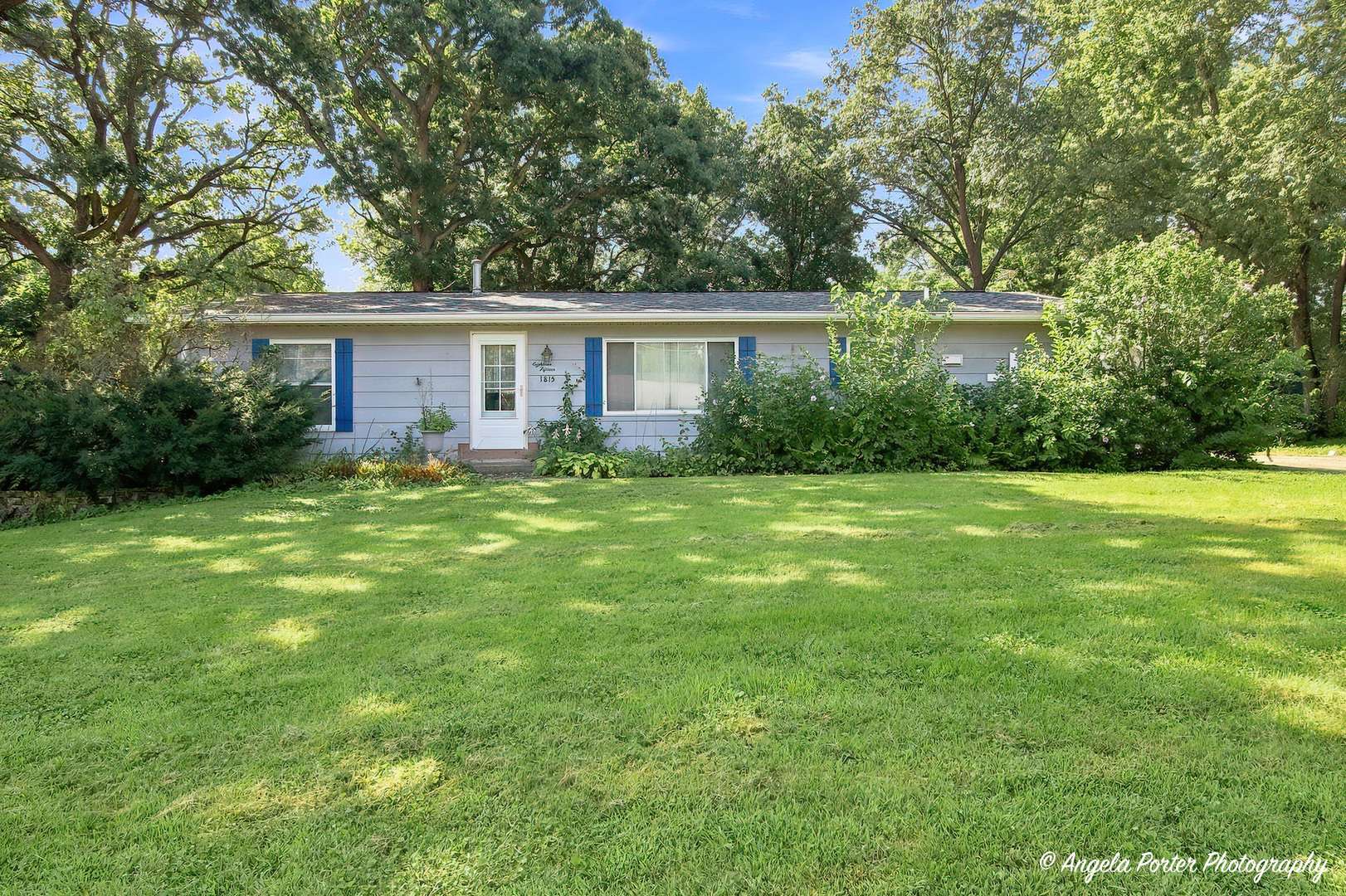 1815 Grandview DR, Johnsburg, IL 60051