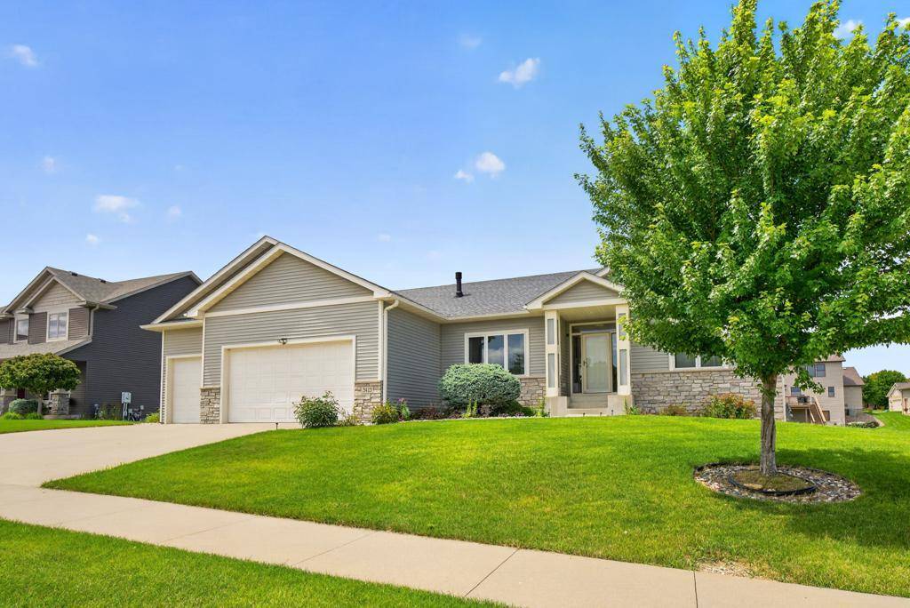 3413 Stonehedge DR NE, Rochester, MN 55906