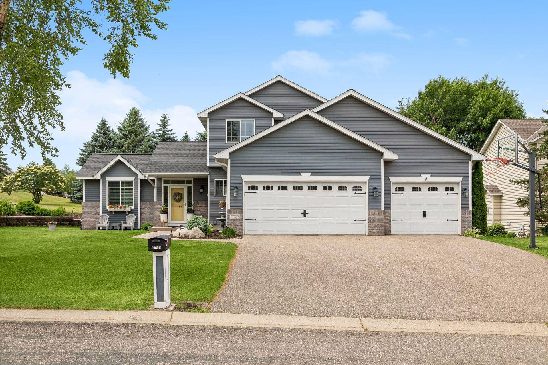17437 Hazel CT, Lakeville, MN 55044