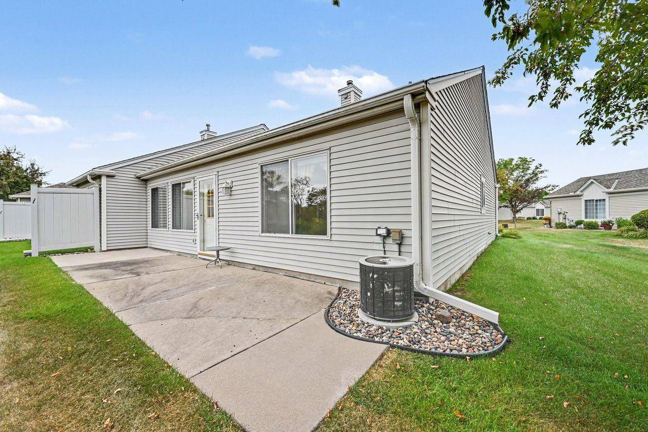 7586 Ojibway Park Bay, Woodbury, MN 55125