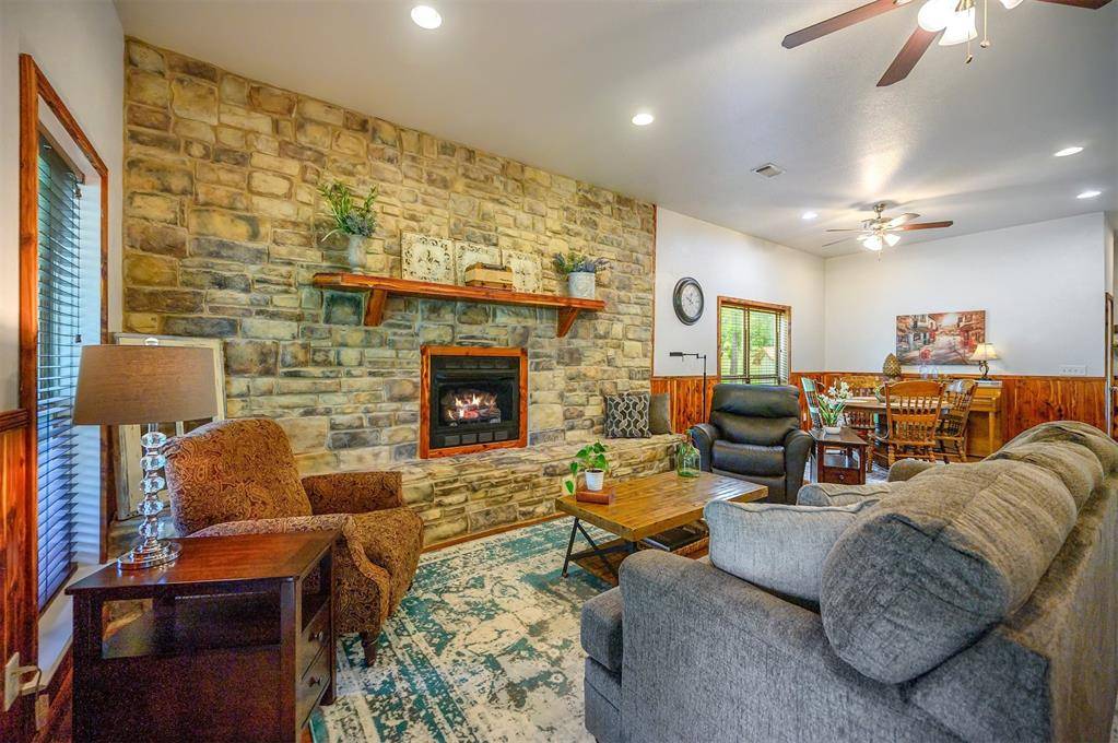 740 N 4320 RD, Hugo, OK 74743