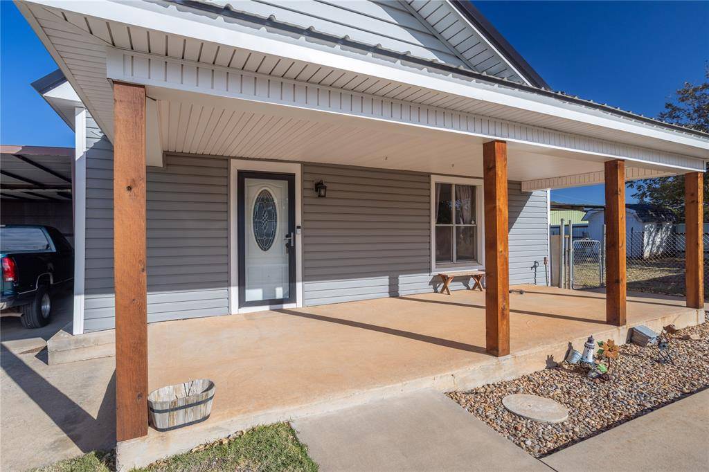 607 E C ST, Arapaho, OK 73620