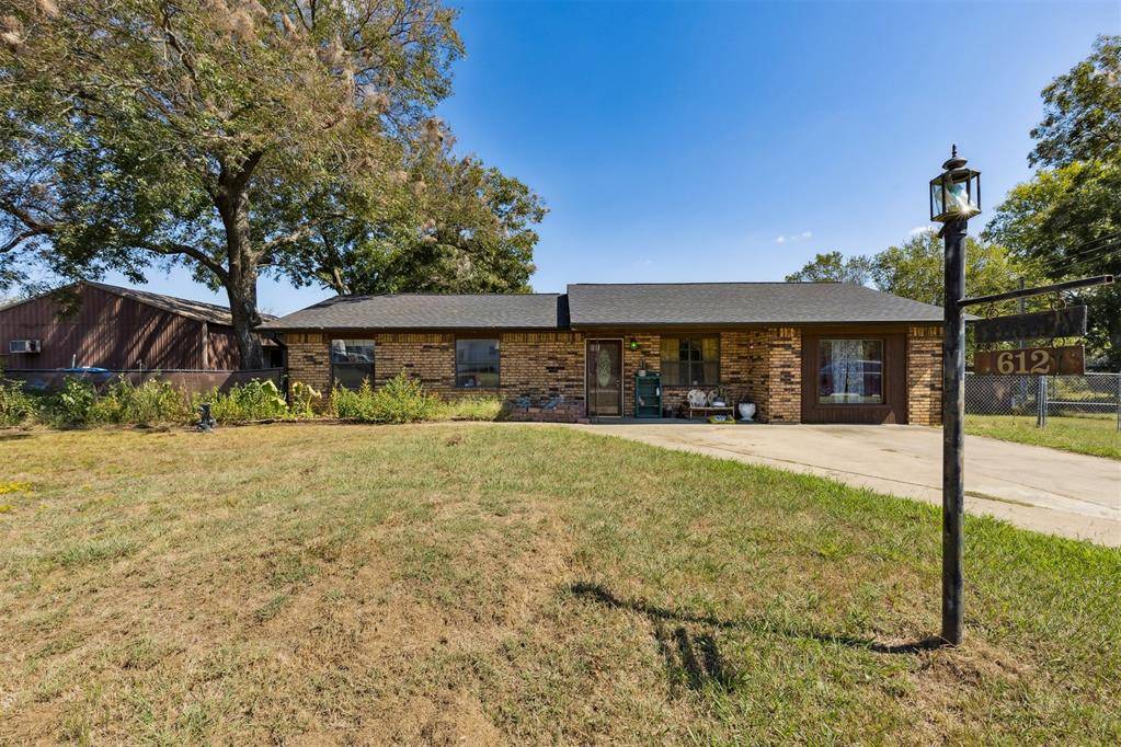 612 NE 1st ST, Henryetta, OK 74437