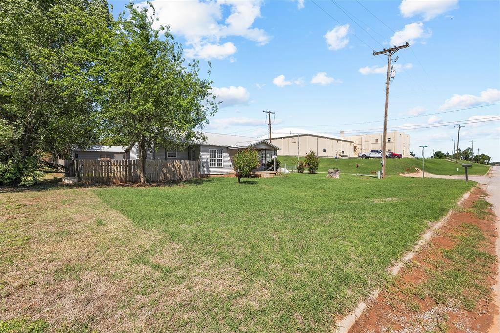 404 S Broadway AVE, Binger, OK 73009