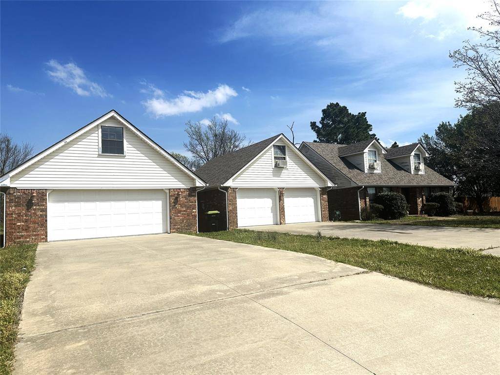 105 Gardenwood DR, Holdenville, OK 74848