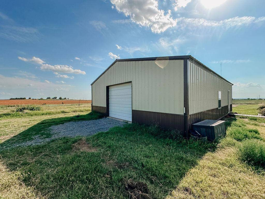 10091 County Street 2620 ST, Lookeba, OK 73053