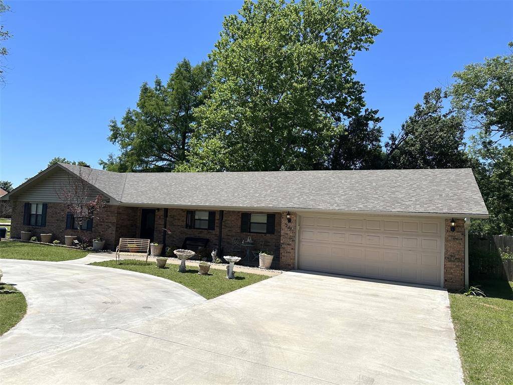 221 Sooner RD, Holdenville, OK 74848