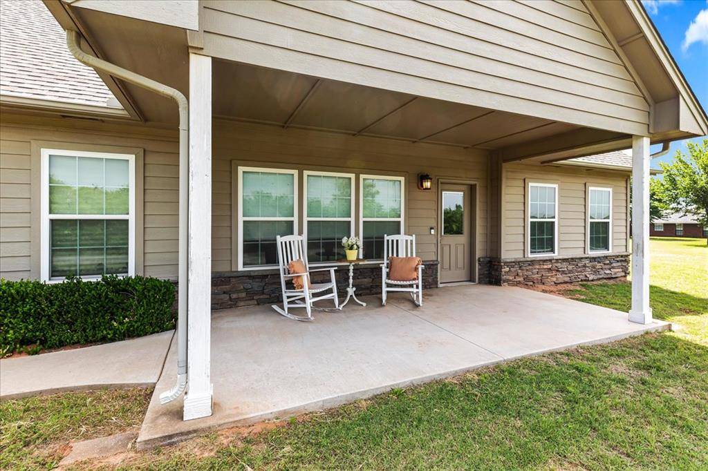 44131 County Street 2730, Cement, OK 73017