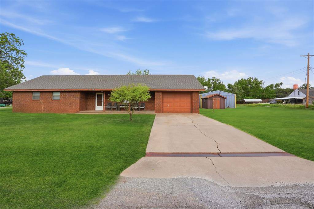 716 Parker AVE, Lone Wolf, OK 73655