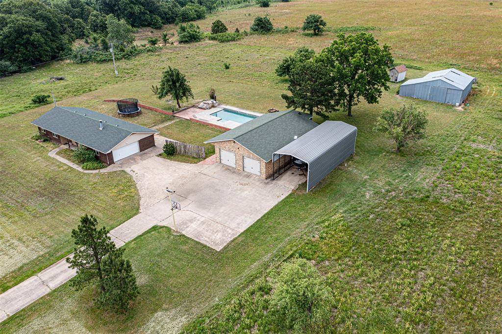 25189 N Wilson RD, Henryetta, OK 74437