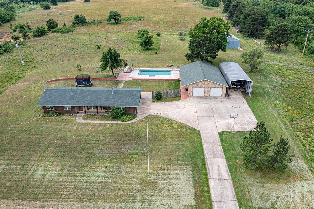 25189 N Wilson RD, Henryetta, OK 74437