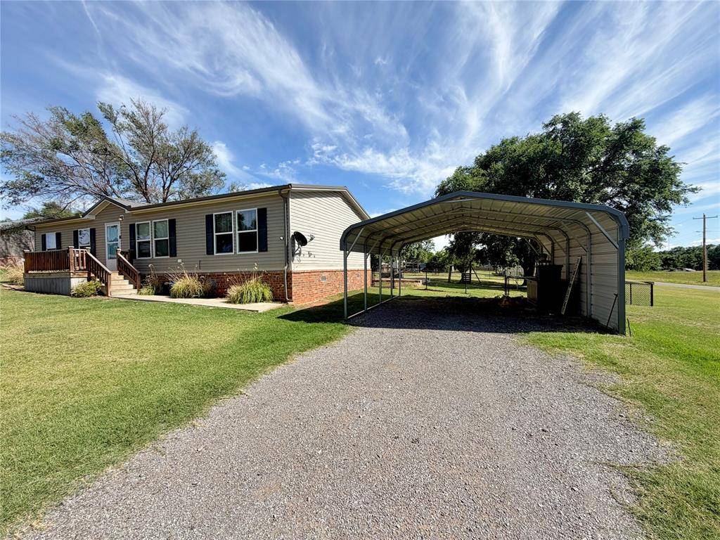 902 Banks ST, Hammon, OK 73650