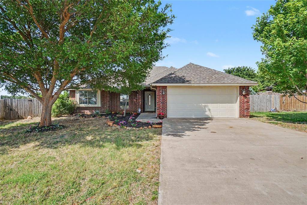 216 NW Cherry AVE, Cache, OK 73527