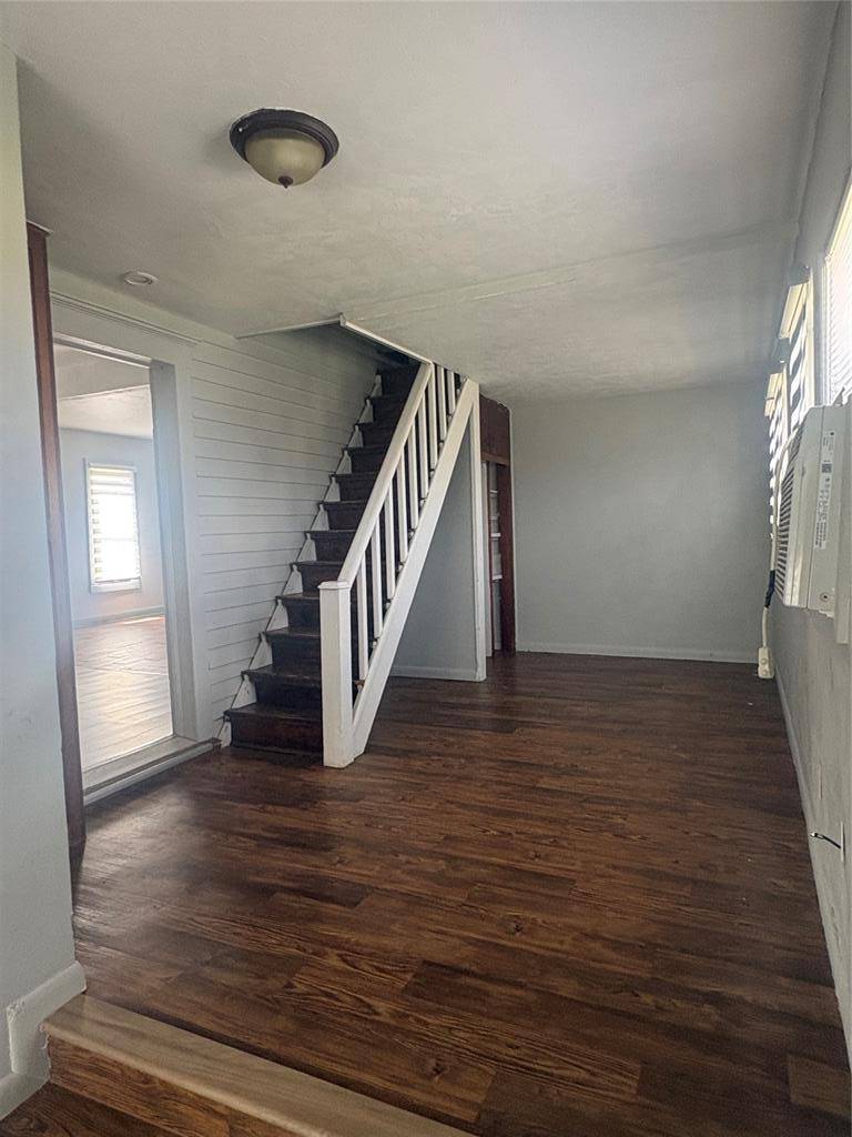 213 E Karns ST, Hinton, OK 73047