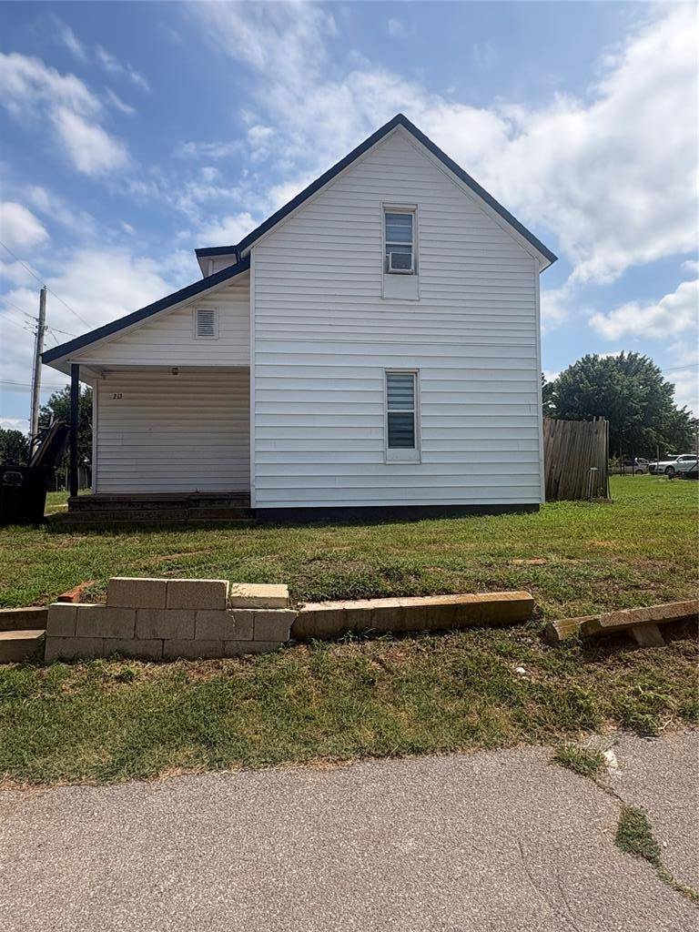 213 E Karns ST, Hinton, OK 73047