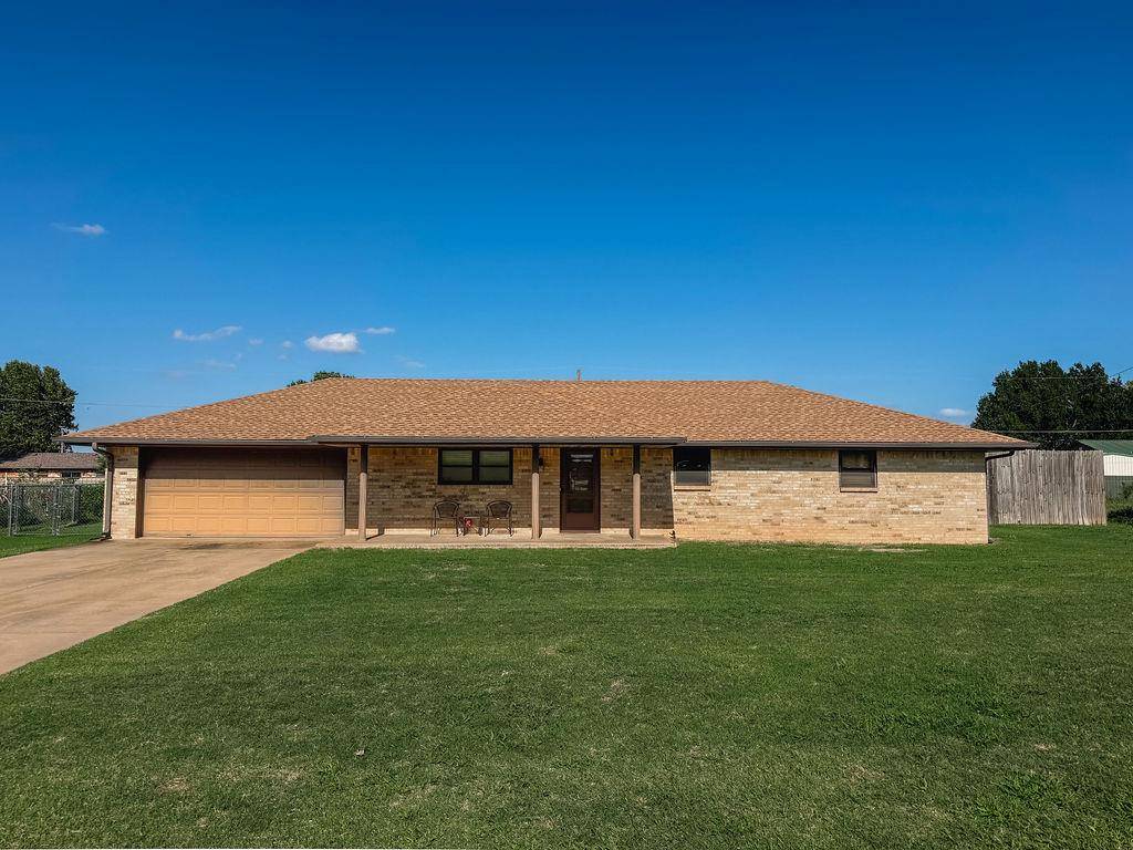 703 N Vernon AVE, Hinton, OK 73047