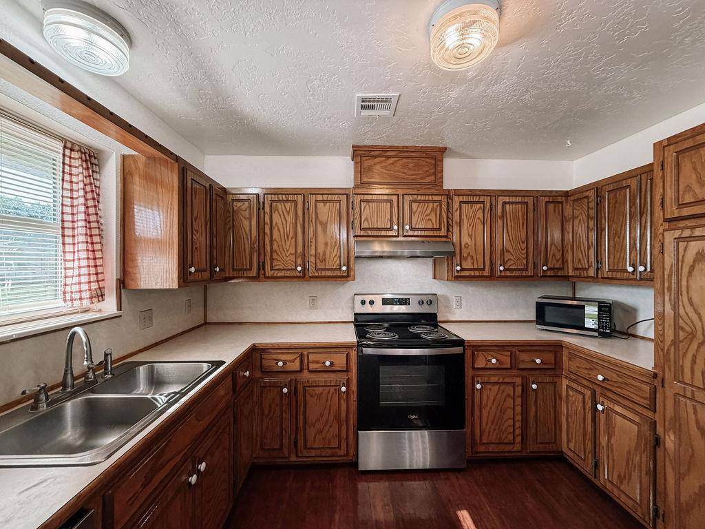 703 N Vernon AVE, Hinton, OK 73047