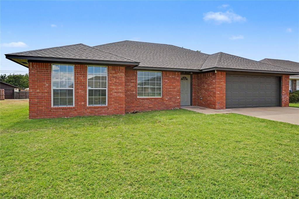 1613 Sommerset PL, Altus, OK 73521