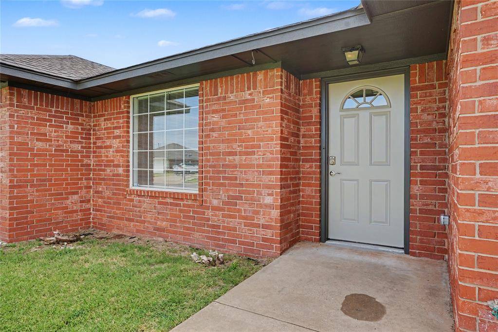 1613 Sommerset PL, Altus, OK 73521