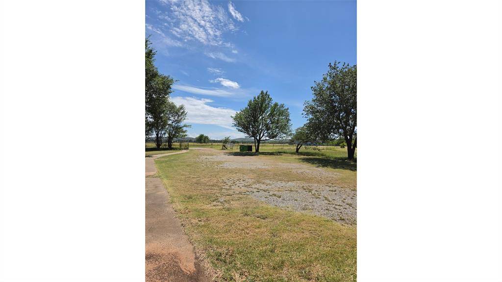 9086 State  OK-19 HWY, Apache, OK 73006