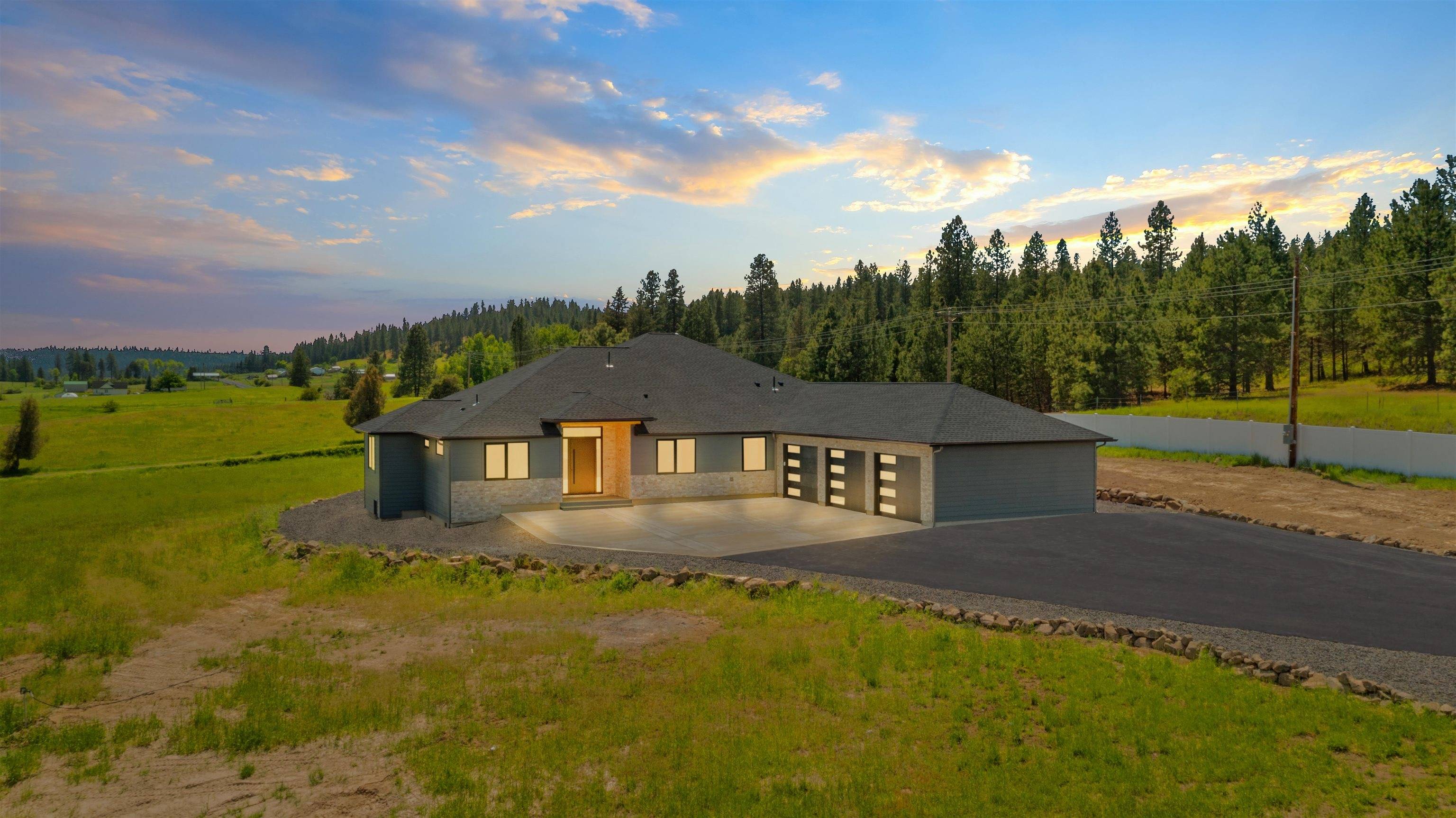 19490 N Madison Rd, Mead, WA 99021