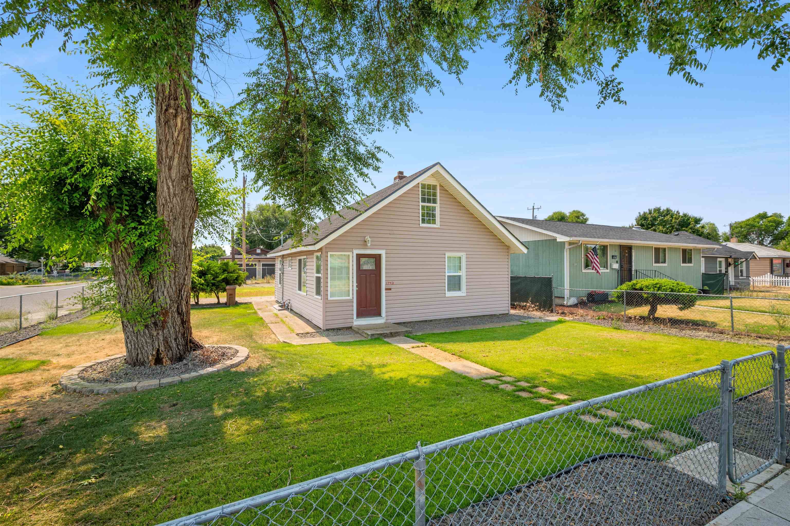 1742 E Sanson Ave, Spokane, WA 99207
