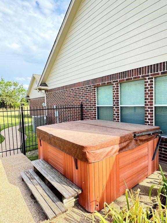 153 Twin Springs Ranch Lane, Weatherford, TX 76087