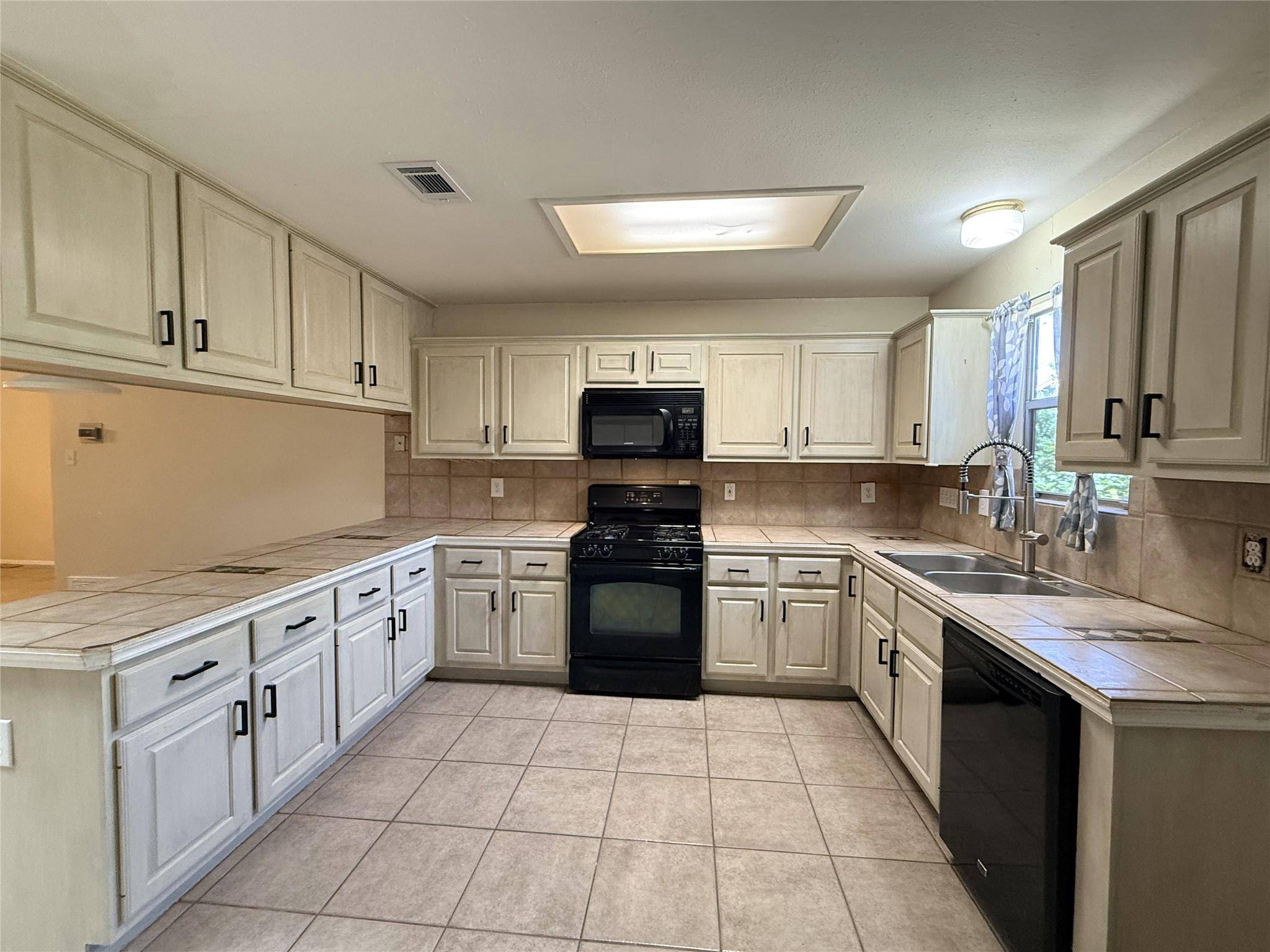 7907 Dunn ST #A, Austin, TX 78745