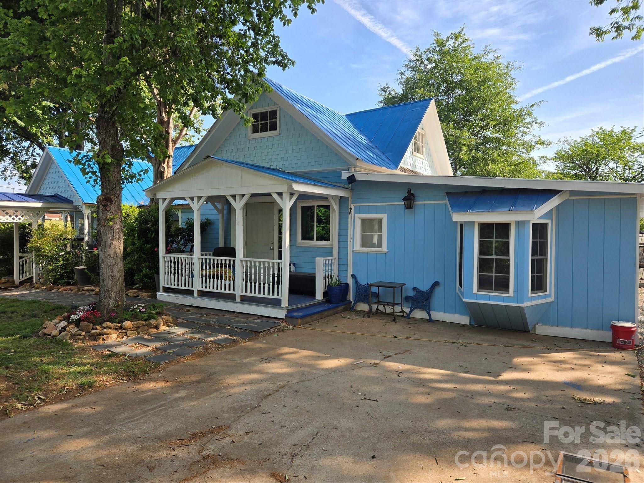 215 Cherry Mountain ST, Ellenboro, NC 28040