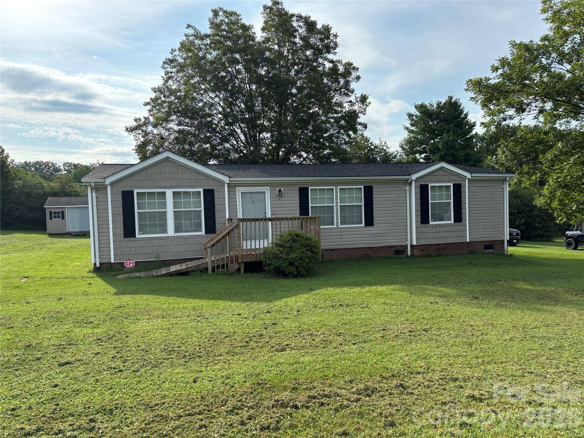 93 Ervin LN, Hiddenite, NC 28636
