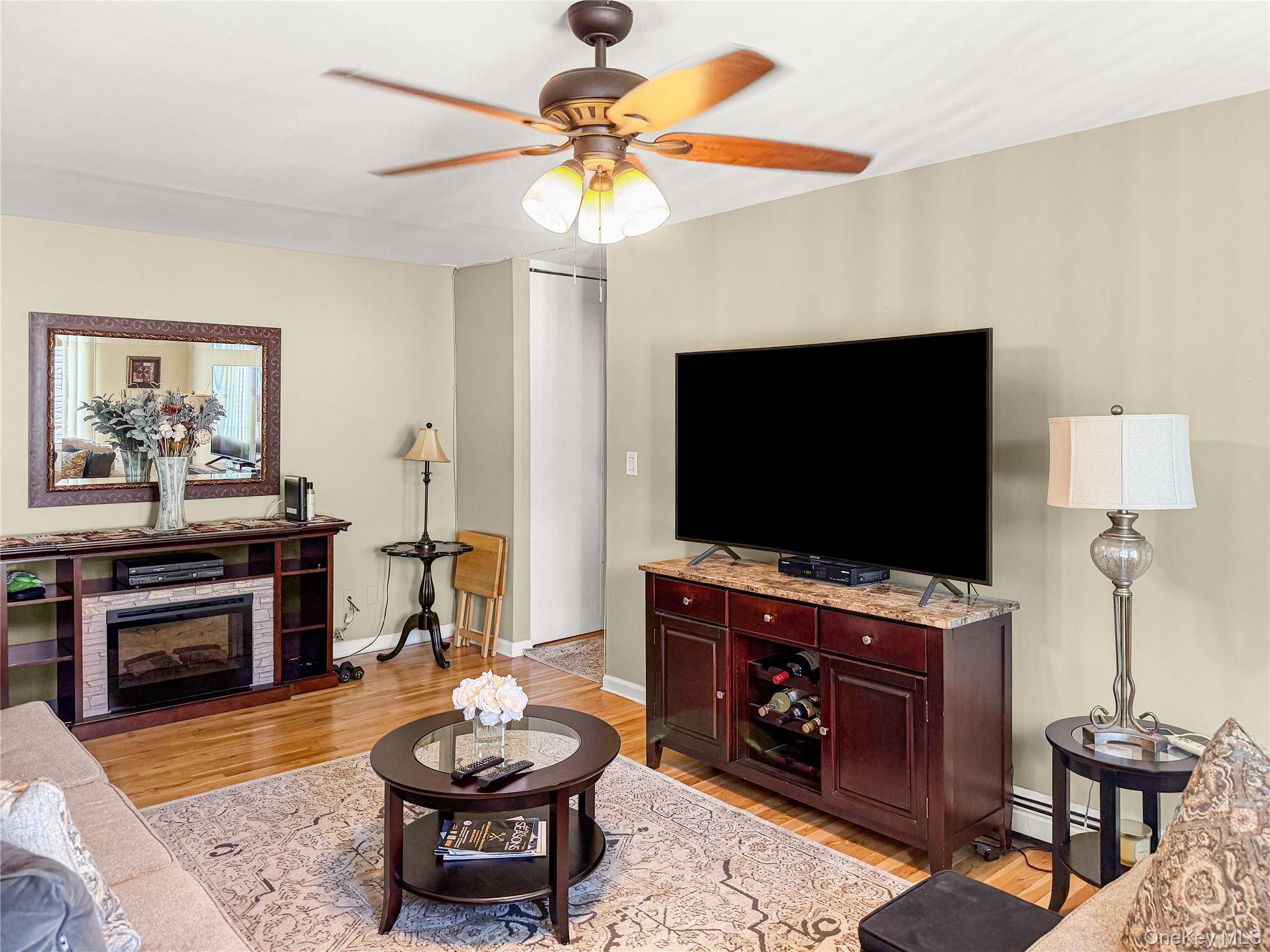 260-56 Waverly Ave #56, Patchogue, NY 11772