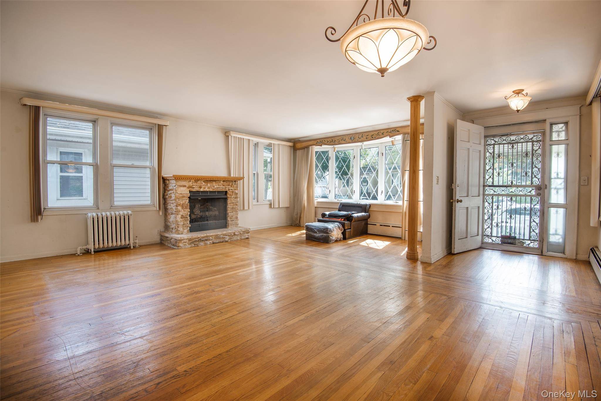 916 Hollywood AVE, Bronx, NY 10465