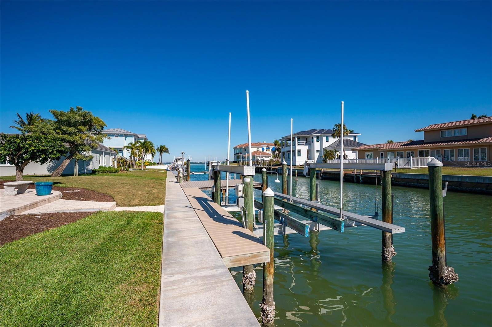 548 GUNWALE LN, Longboat Key, FL 34228