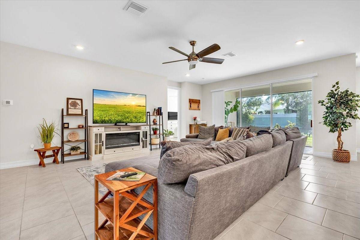2065 NUREMBERG BLVD, Punta Gorda, FL 33983