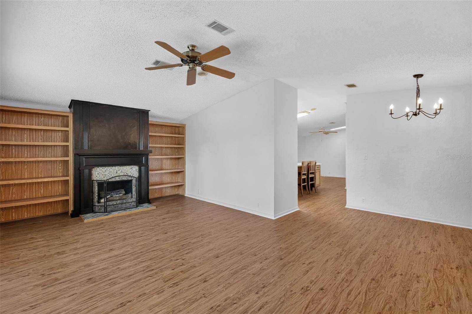3318 WEKIVA RD, Tavares, FL 32778