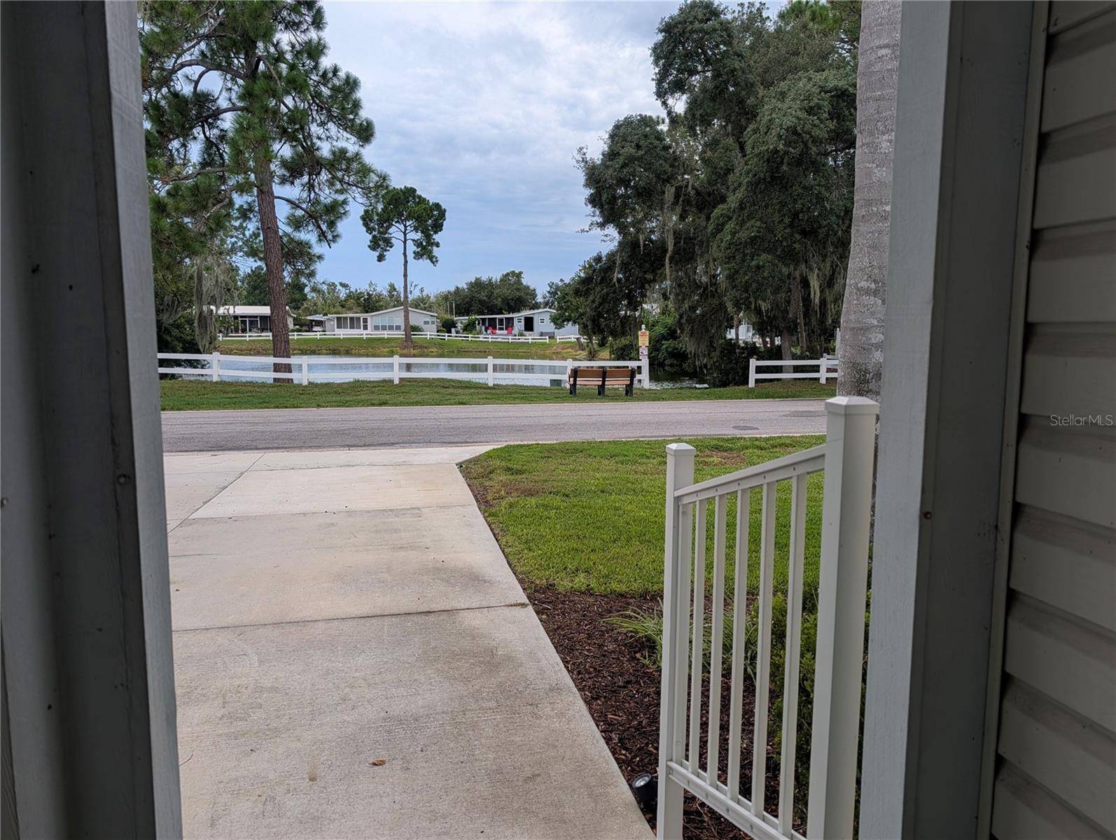 3318 WEKIVA RD, Tavares, FL 32778