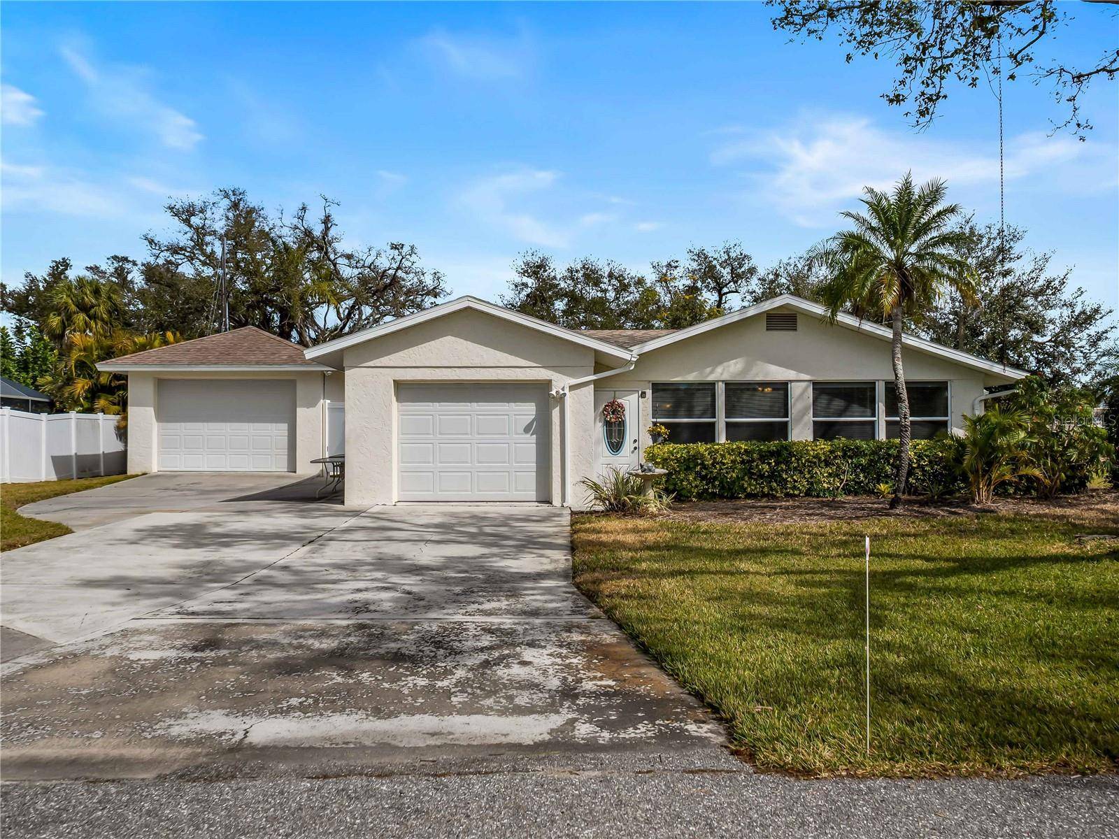 896 S VENICE BLVD, Venice, FL 34293