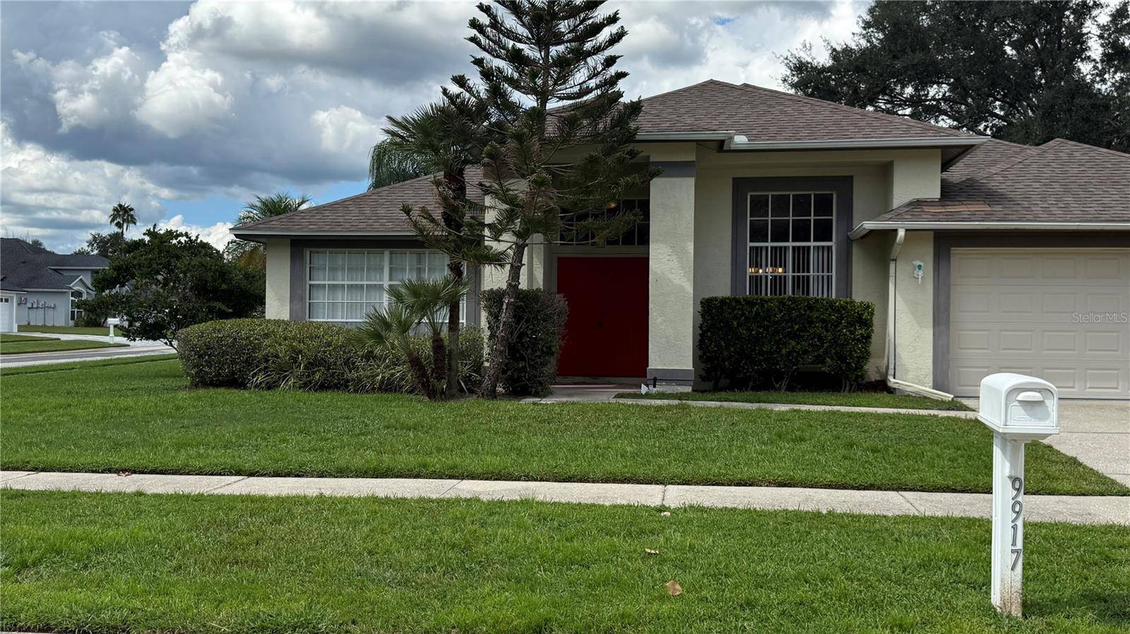 9917 COLONNADE DR, Tampa, FL 33647