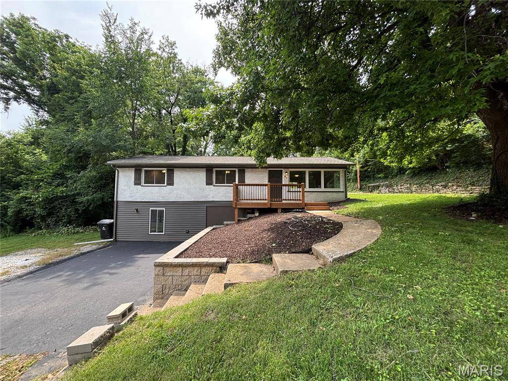 31 Highwood DR, Belleville, IL 62223