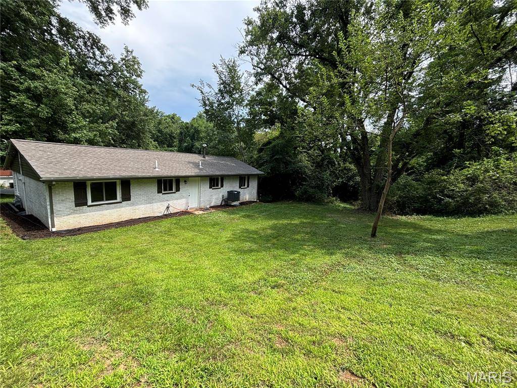 31 Highwood DR, Belleville, IL 62223
