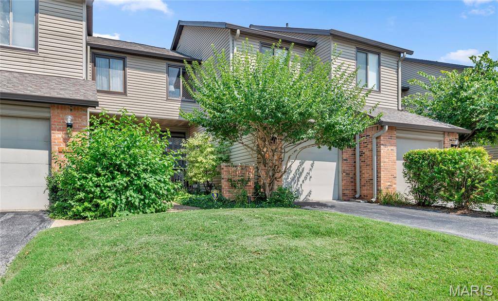 1710 Thorny Briar DR, St Louis, MO 63146