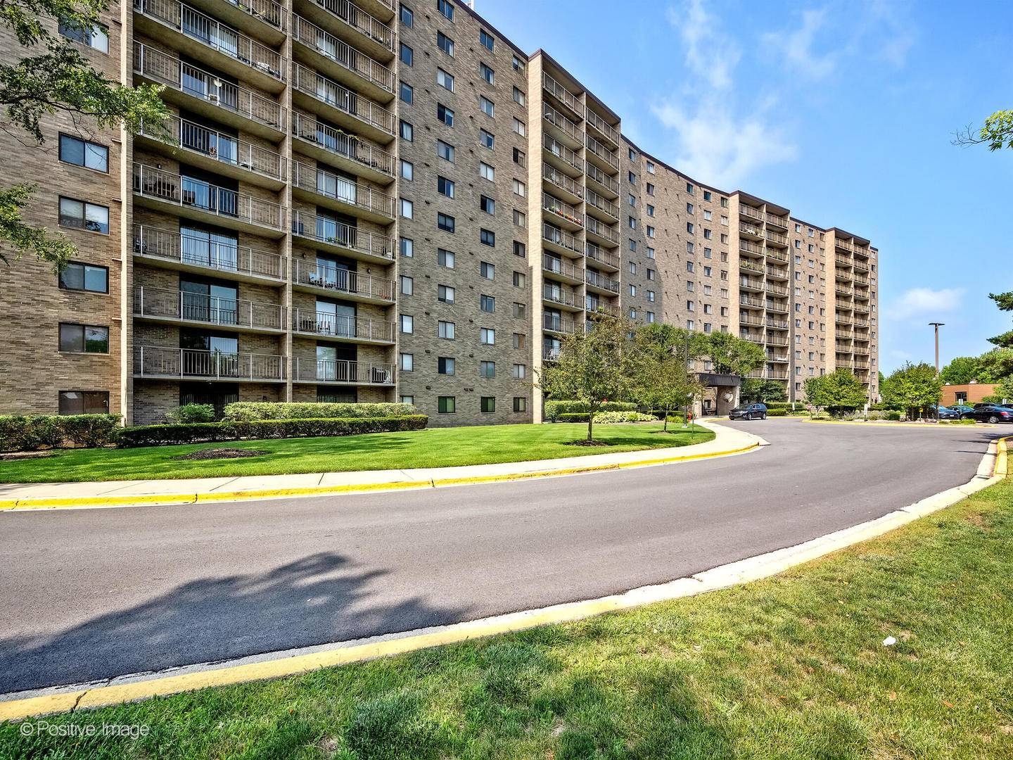 6340 Americana DR #310, Willowbrook, IL 60527