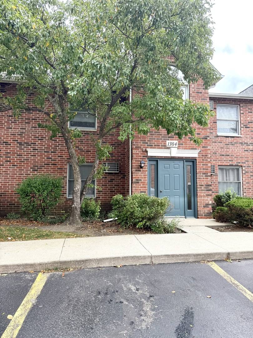 1384 Cunat CT #2C, Lake In The Hills, IL 60156