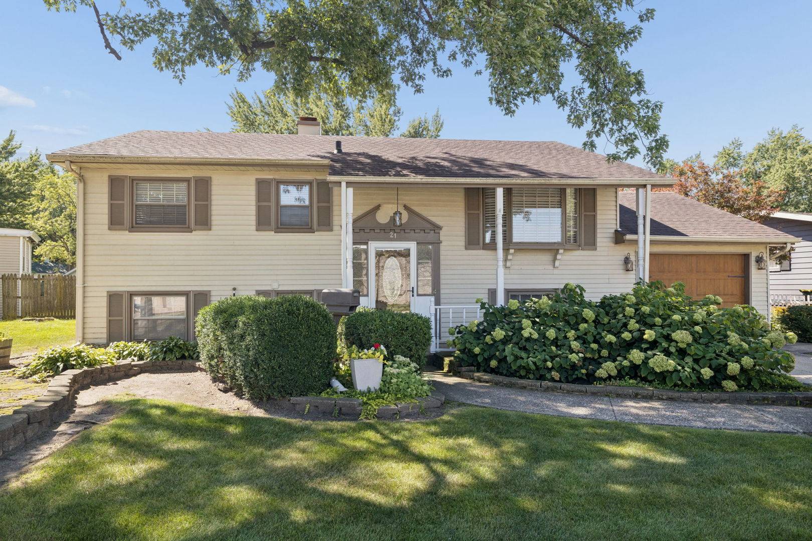 21 Pawnee DR, Thornton, IL 60476