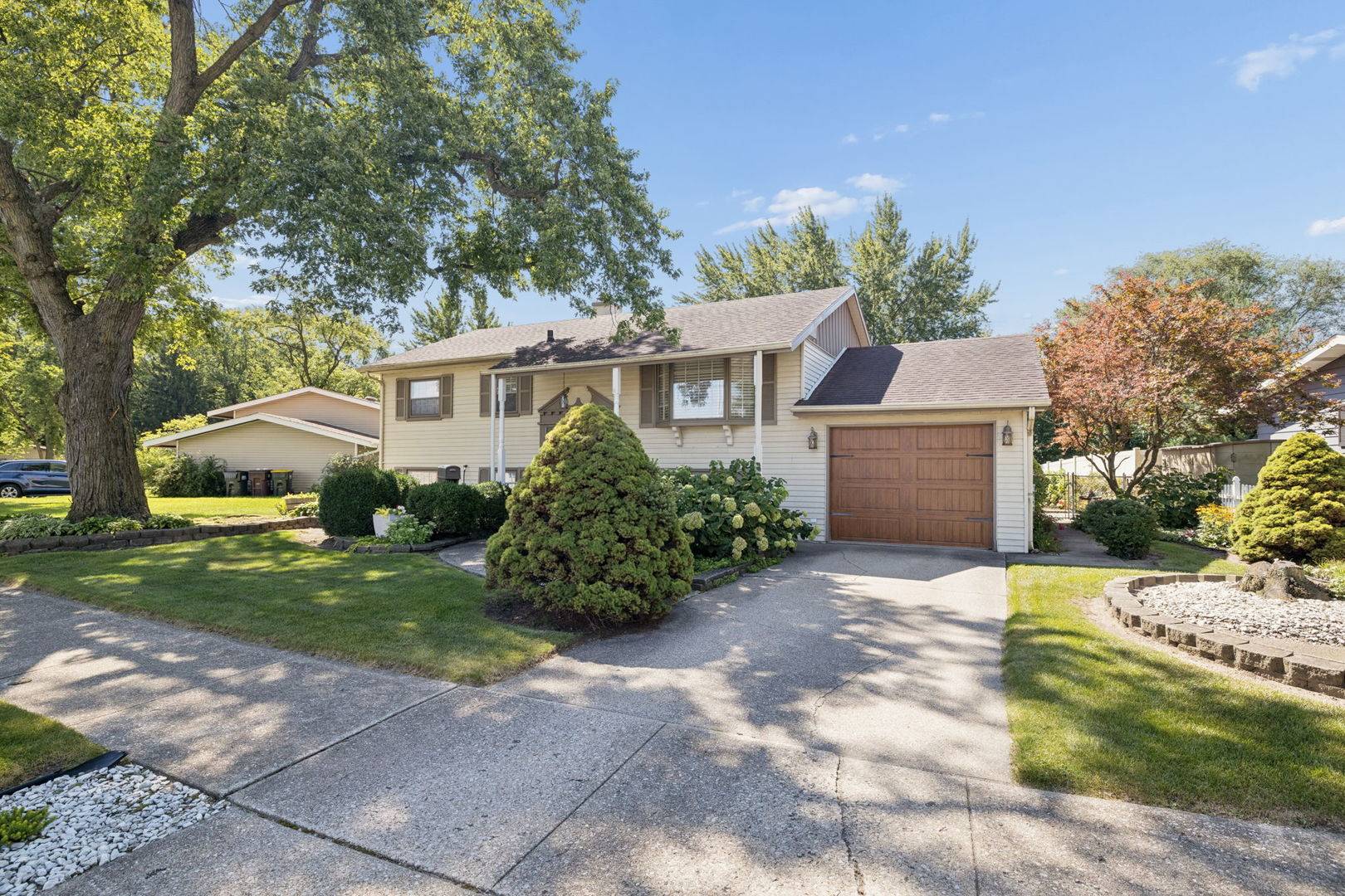 21 Pawnee DR, Thornton, IL 60476
