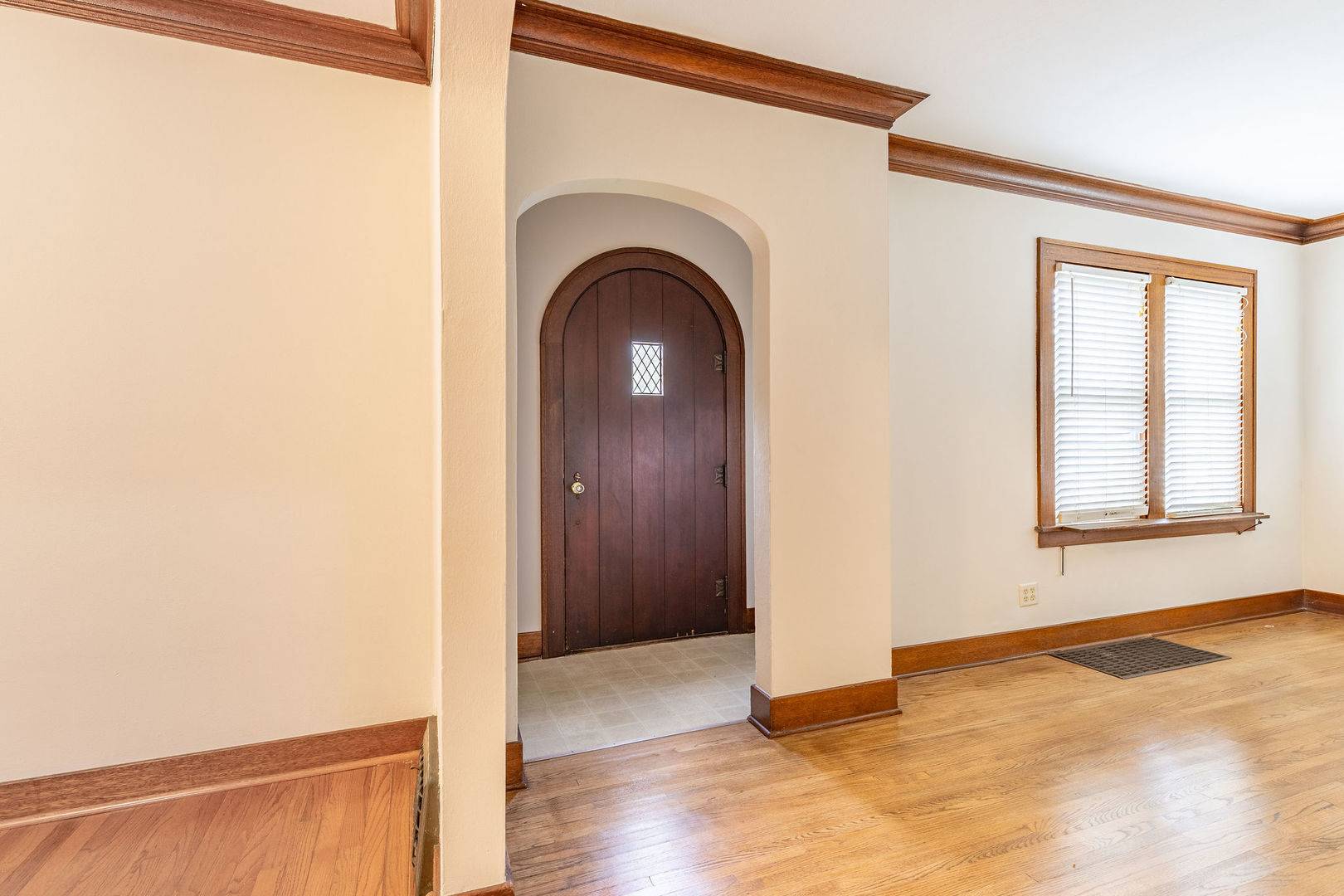 869 Shuler ST, Elgin, IL 60123