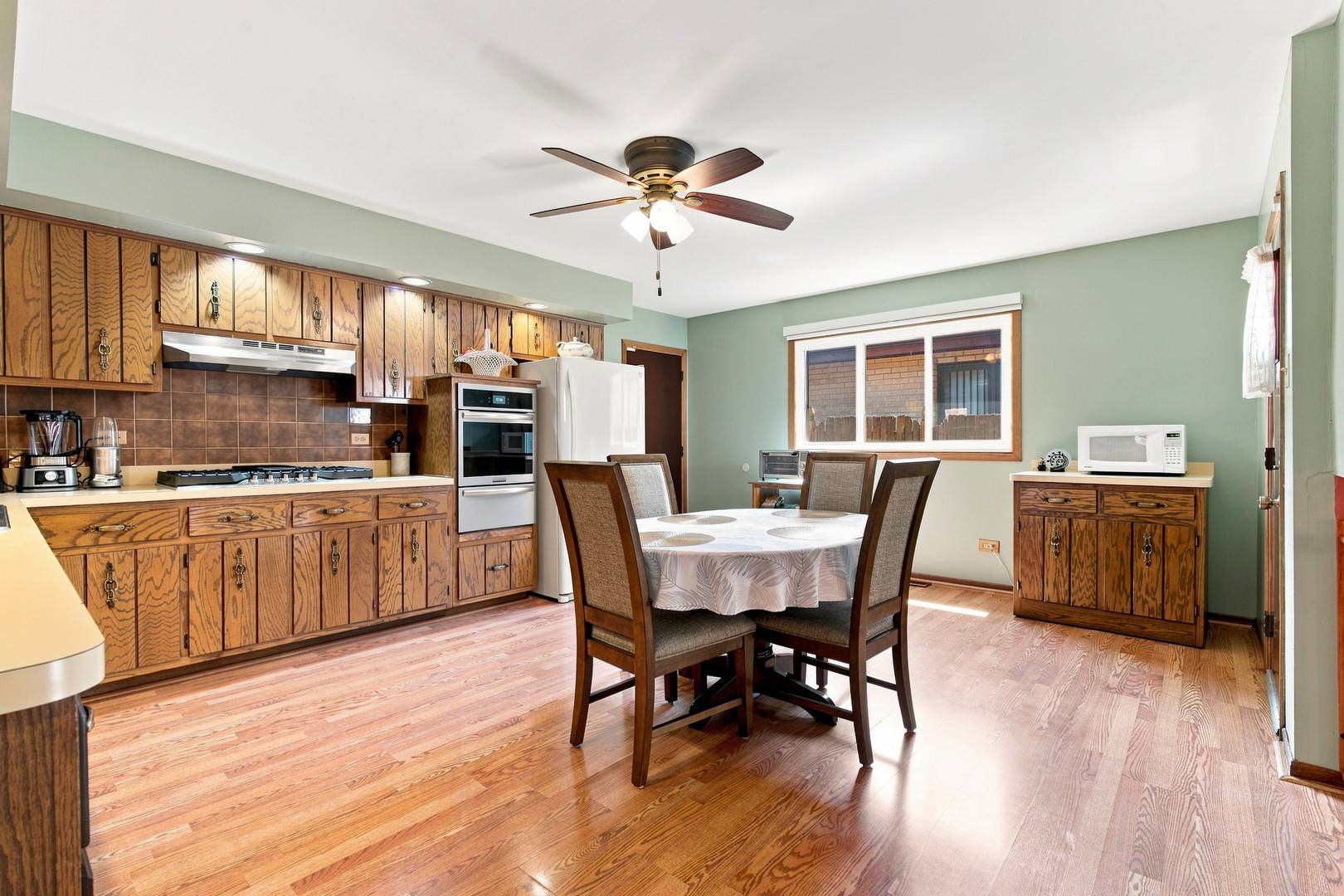 288 Escanaba AVE, Calumet City, IL 60409
