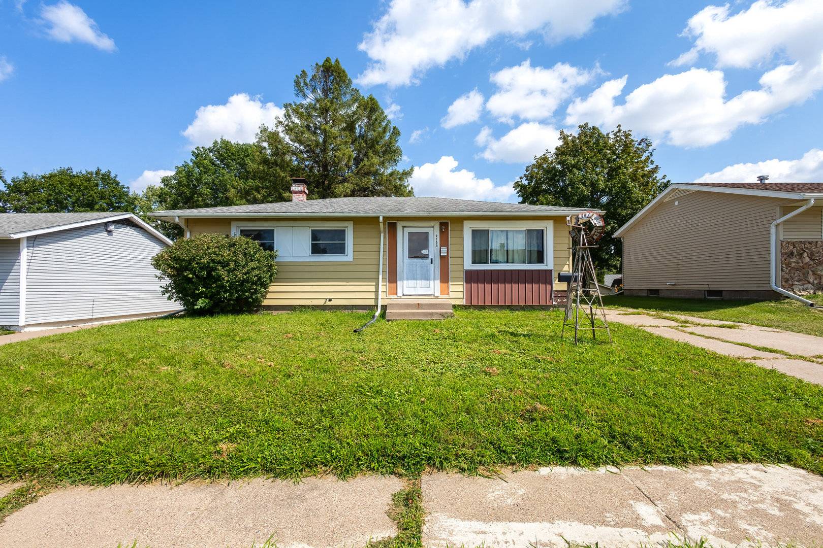 2733 N Lincoln AVE, Davenport, IA 52804