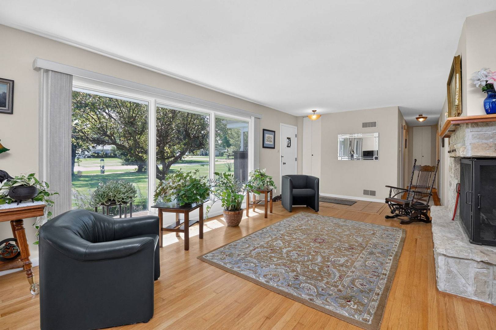 4218 Seeley AVE, Downers Grove, IL 60515
